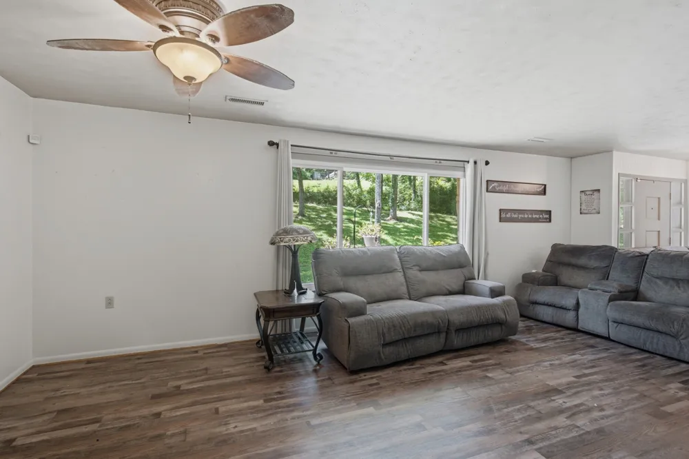 215 Wallace Dr Fayetteville, TN 37334