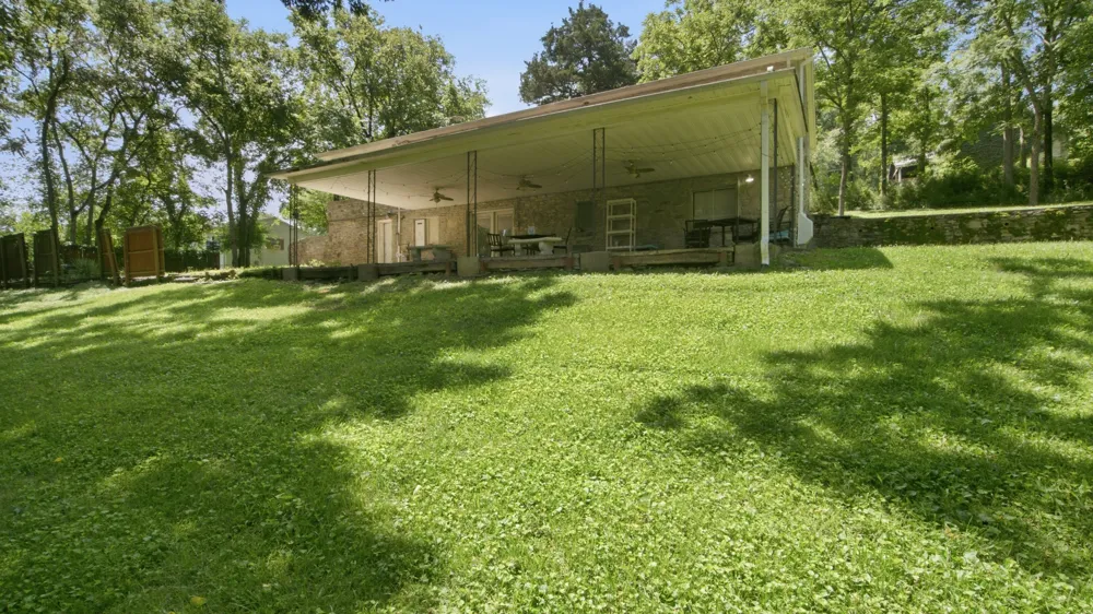 215 Wallace Dr Fayetteville, TN 37334