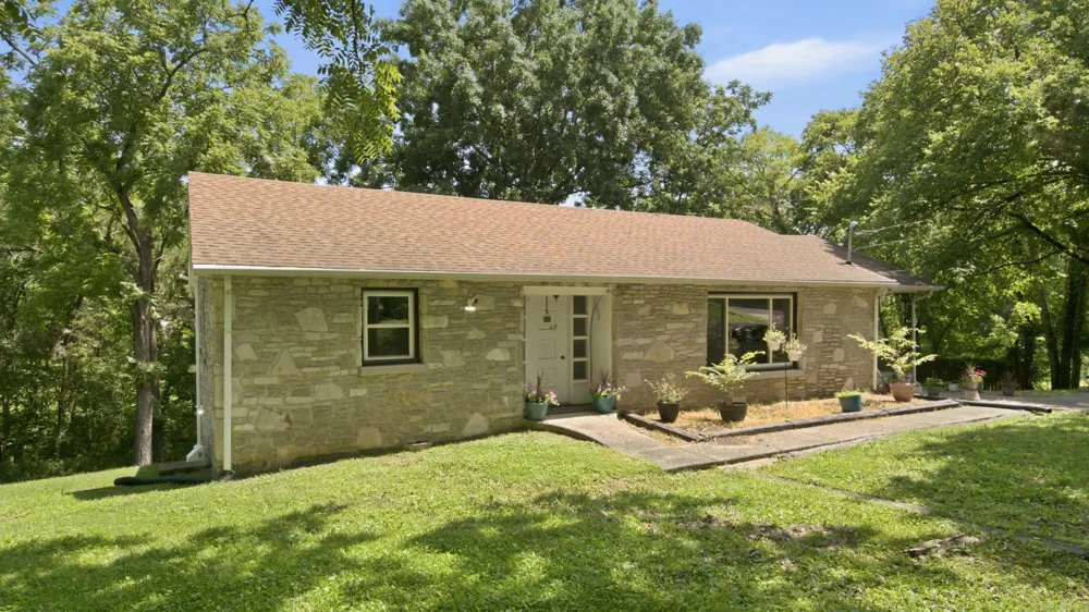 215 Wallace Dr Fayetteville, TN 37334