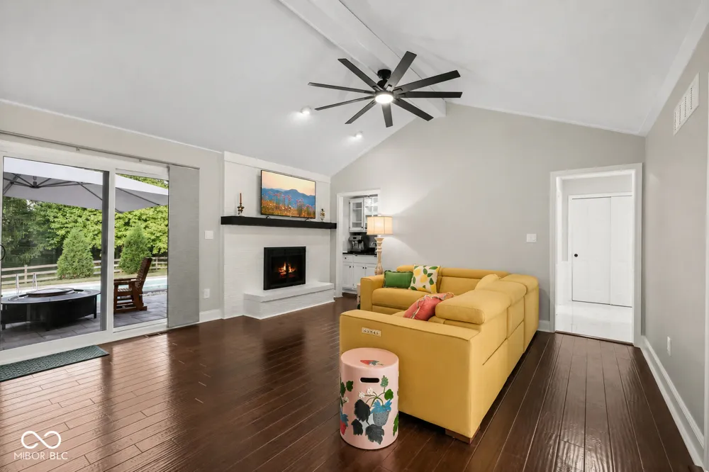 220 Governors Lane Zionsville, IN 46077
