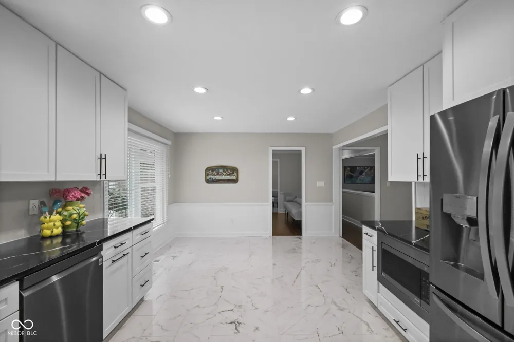220 Governors Lane Zionsville, IN 46077