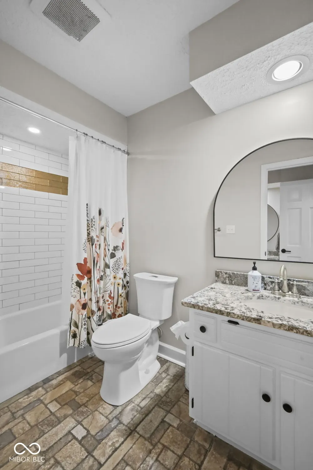 220 Governors Lane Zionsville, IN 46077