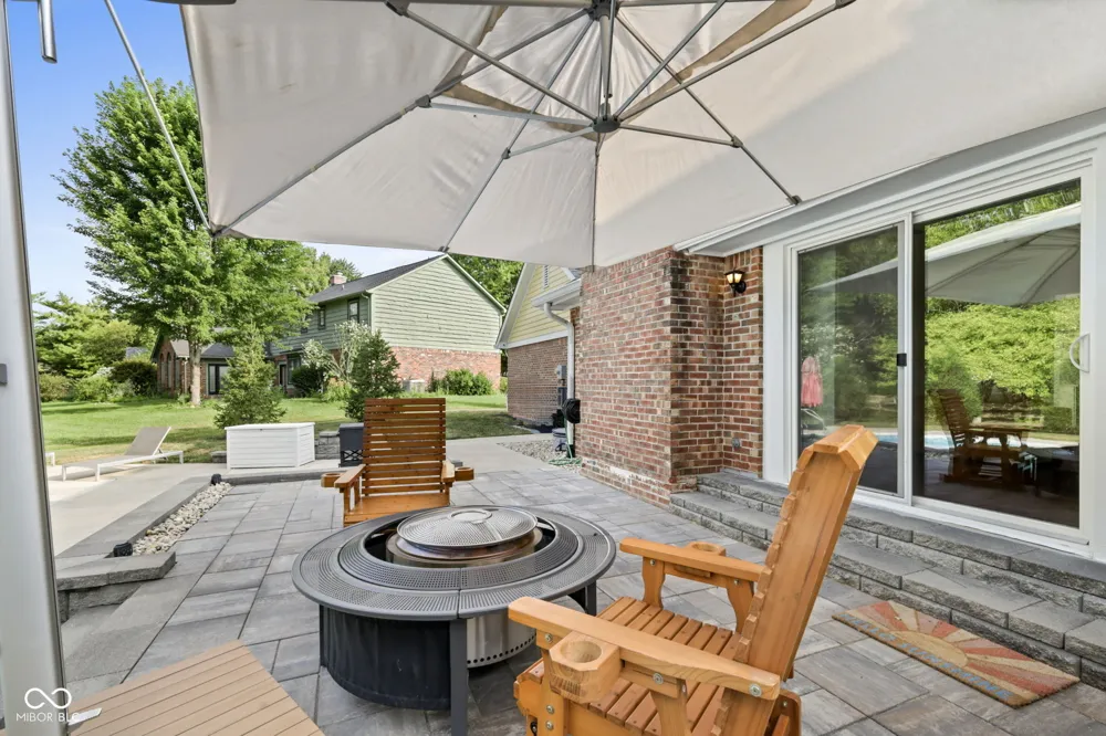 220 Governors Lane Zionsville, IN 46077