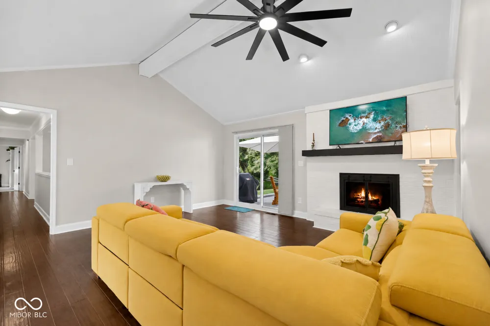 220 Governors Lane Zionsville, IN 46077