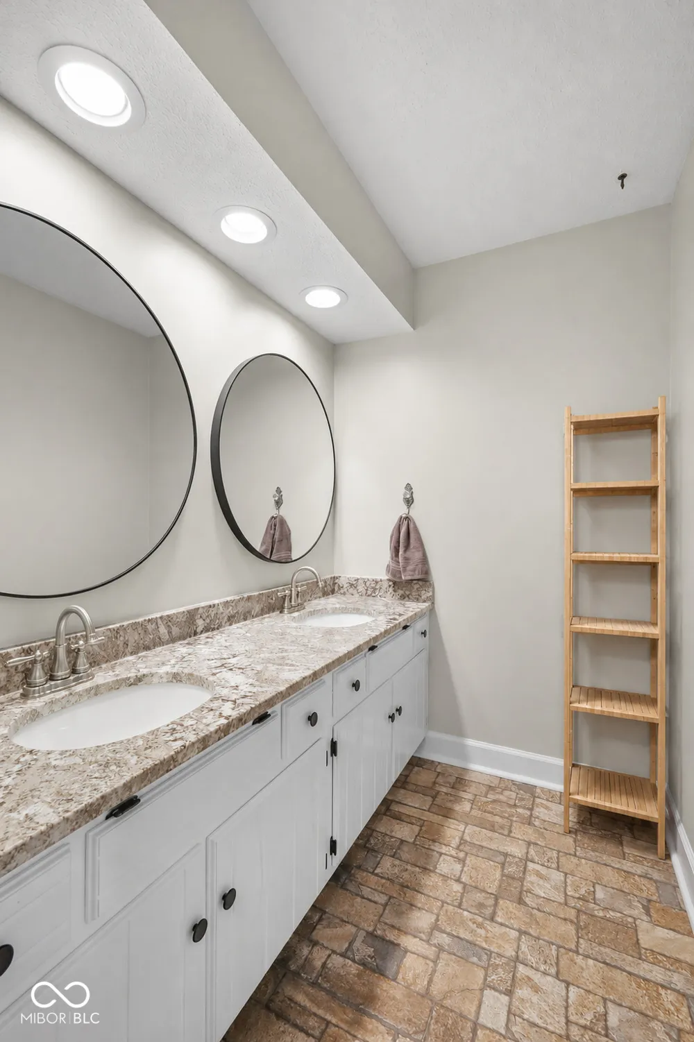 220 Governors Lane Zionsville, IN 46077