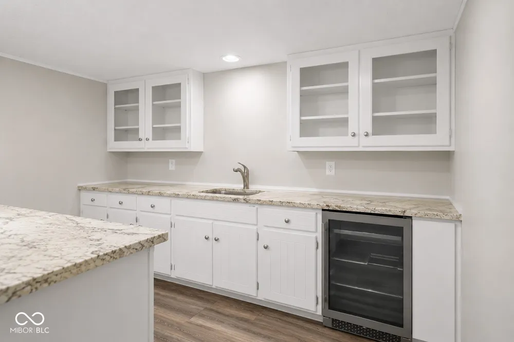 220 Governors Lane Zionsville, IN 46077