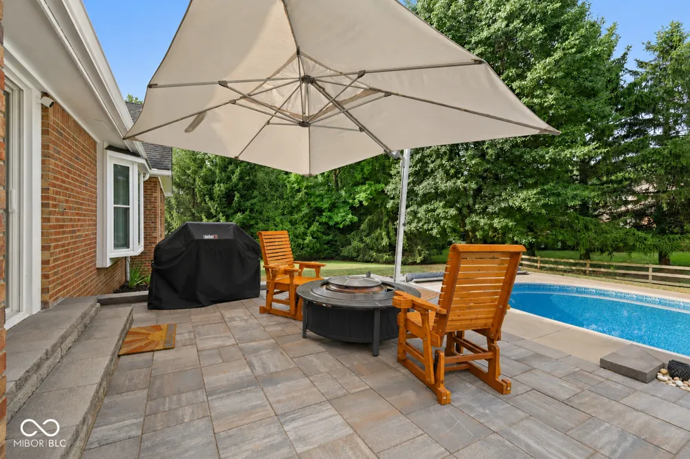 220 Governors Lane Zionsville, IN 46077