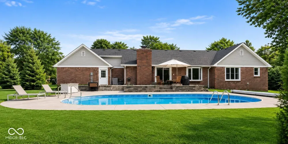 220 Governors Lane Zionsville, IN 46077