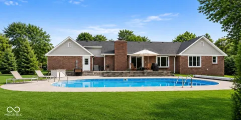 220 Governors Lane