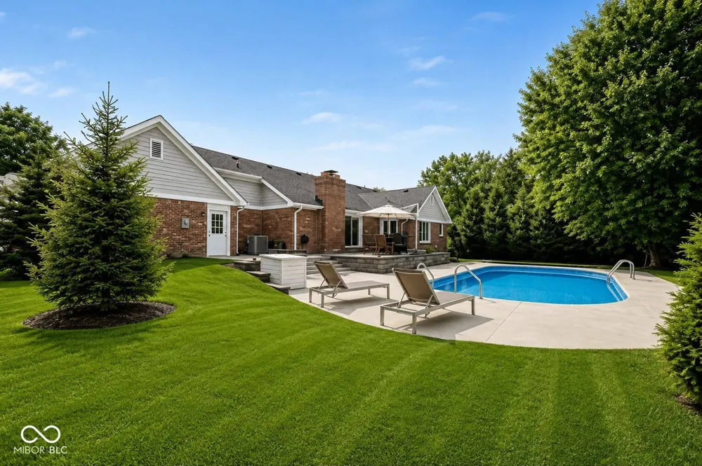 220 Governors Lane Zionsville, IN 46077