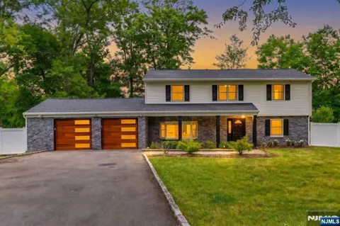 800 Winding Way