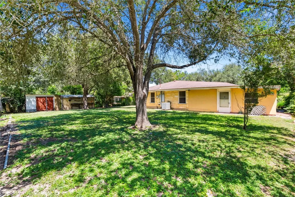 1306 Rose Drive Alice, TX 78332