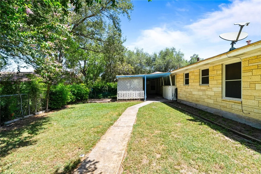 1306 Rose Drive Alice, TX 78332