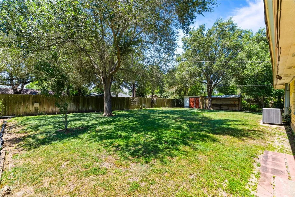 1306 Rose Drive Alice, TX 78332