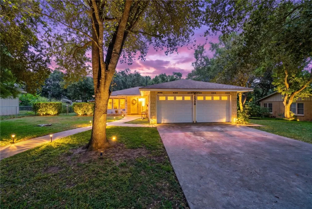 1306 Rose Drive Alice, TX 78332