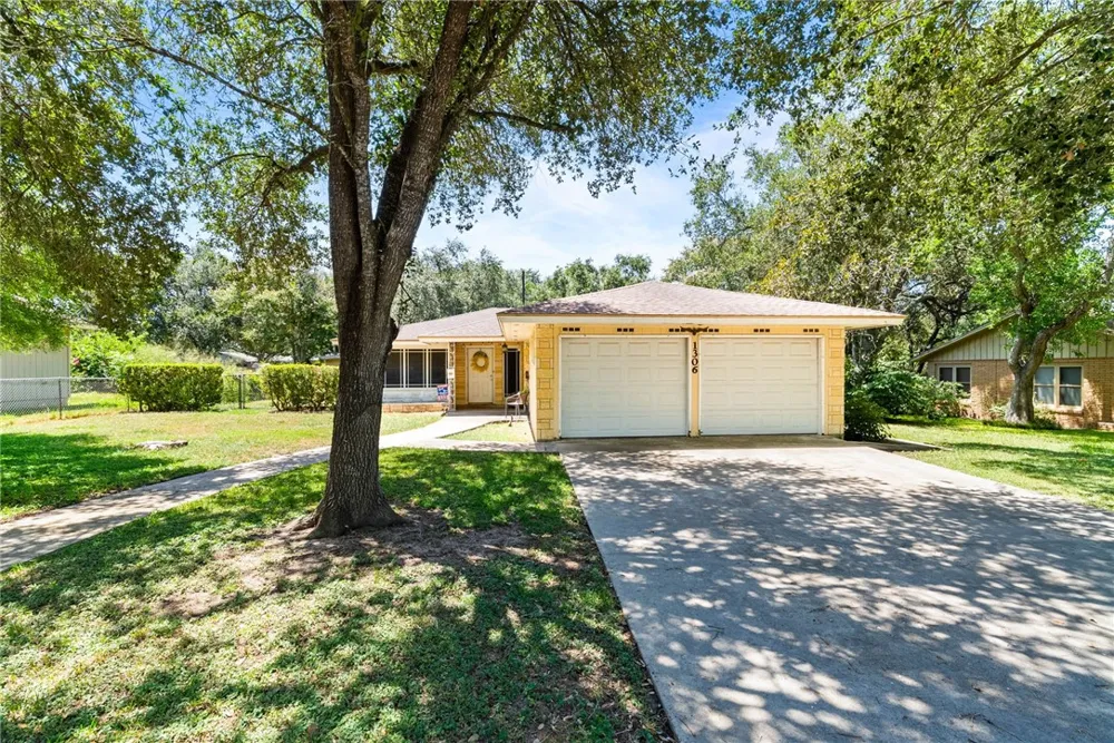 1306 Rose Drive Alice, TX 78332
