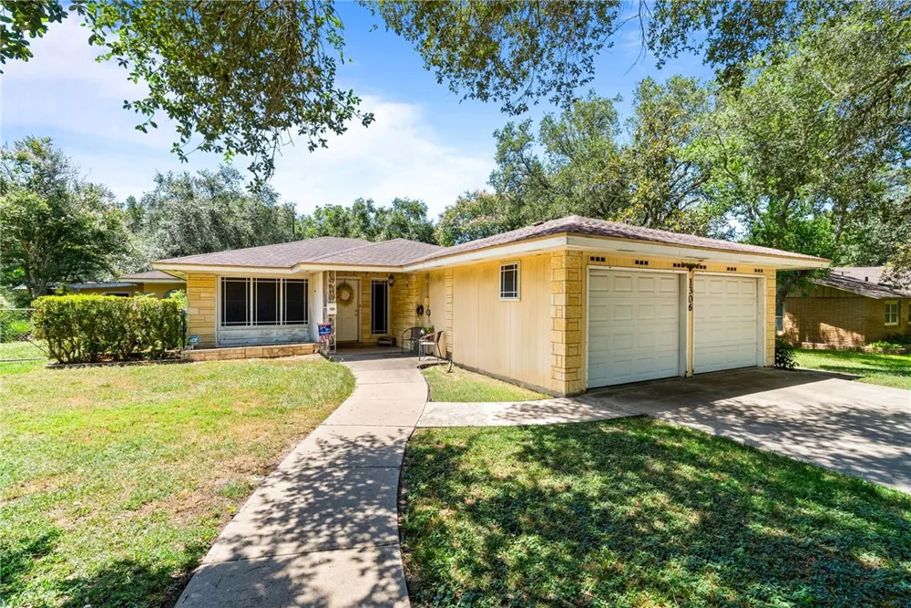 1306 Rose Drive Alice, TX 78332