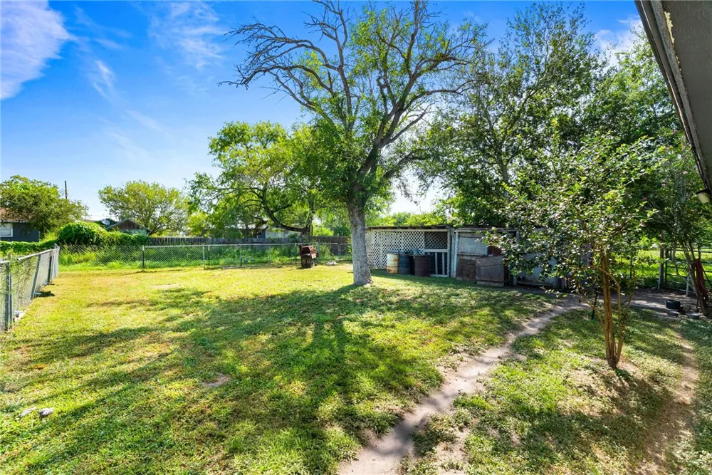 104 Dahme Street Orange Grove, TX 78372