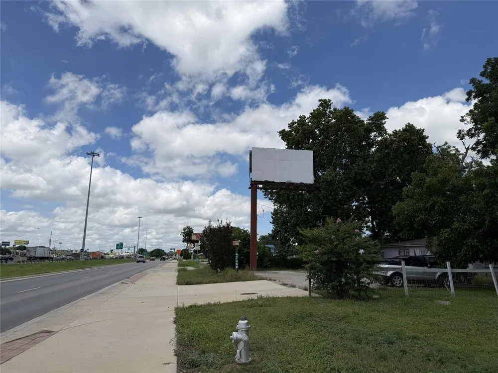 315 Linda Drive San Marcos, TX 78666