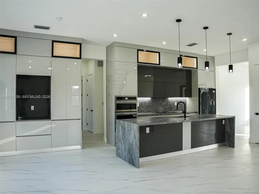 1275 SW 130th ave Davie, FL 33325