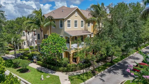 128 W Royal Palm Circle #101