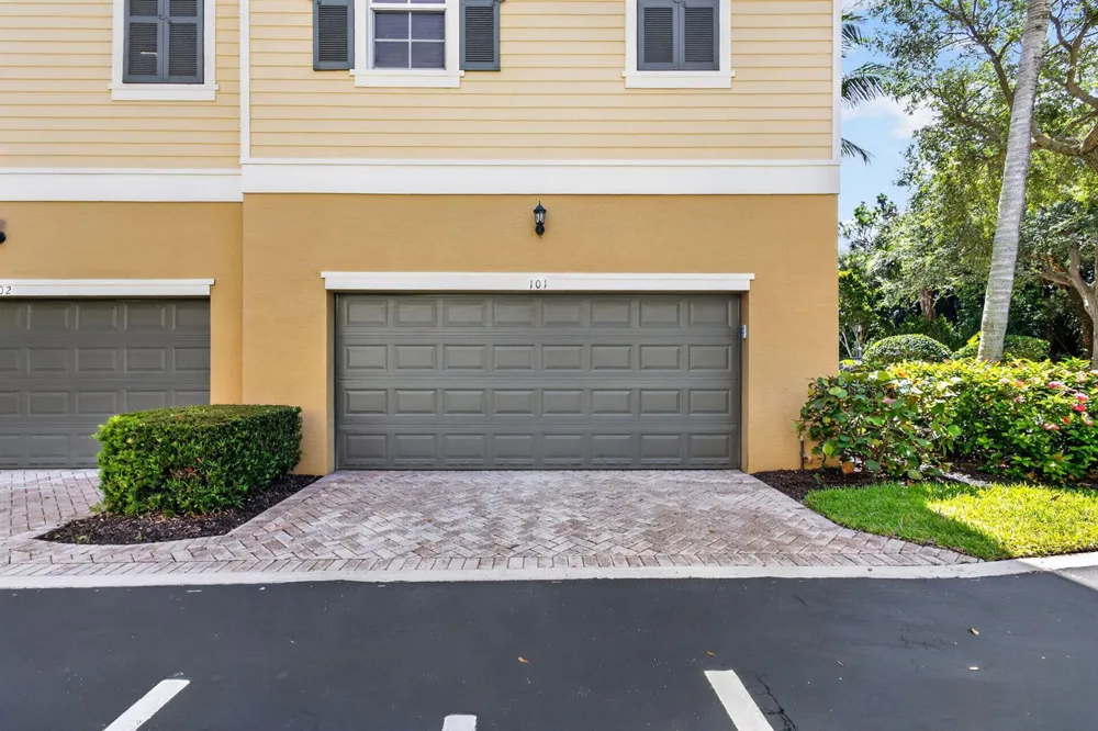 128 W Royal Palm Circle #101 Jupiter, FL 33458