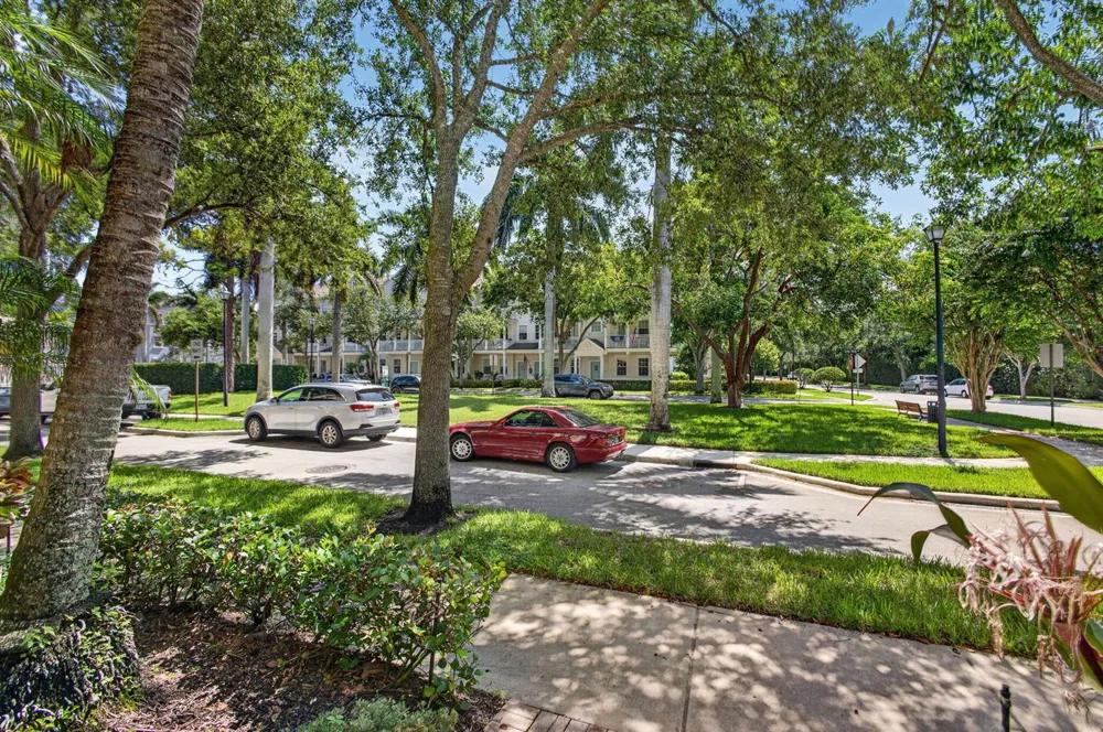 128 W Royal Palm Circle #101 Jupiter, FL 33458