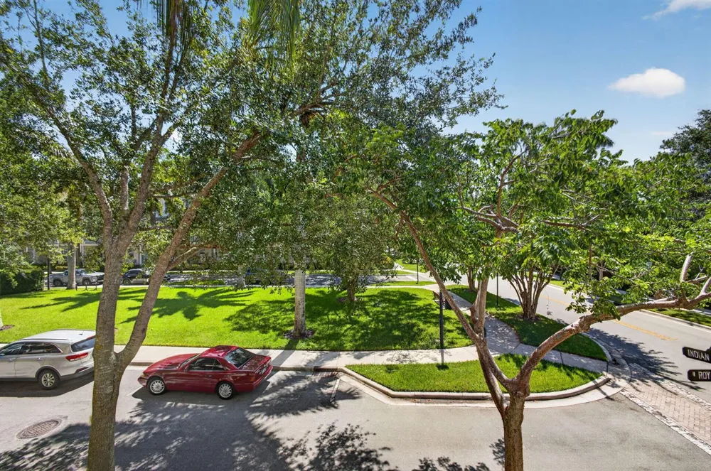 128 W Royal Palm Circle #101 Jupiter, FL 33458