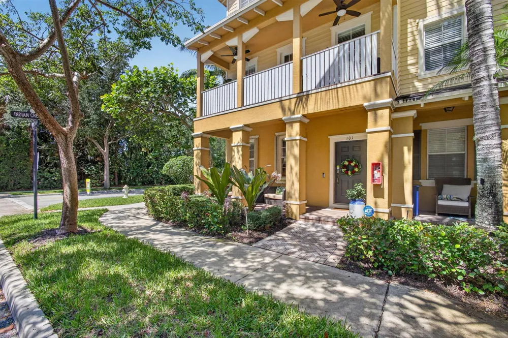 128 W Royal Palm Circle #101 Jupiter, FL 33458