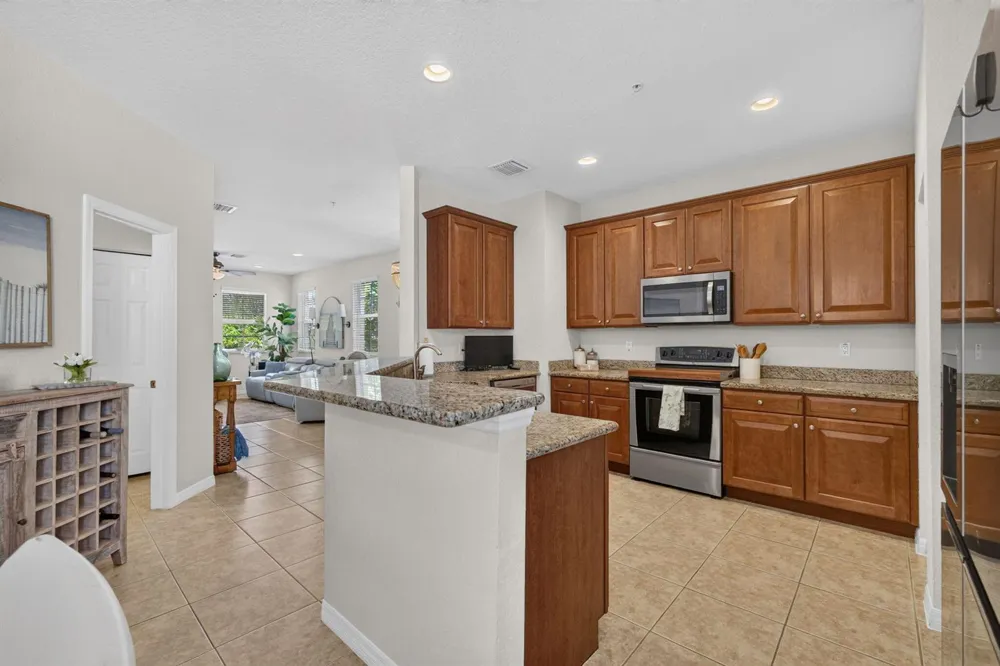 128 W Royal Palm Circle #101 Jupiter, FL 33458