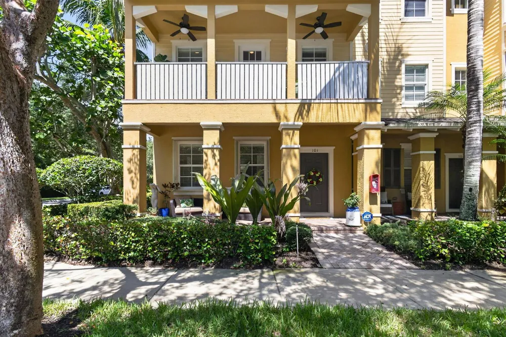 128 W Royal Palm Circle #101 Jupiter, FL 33458