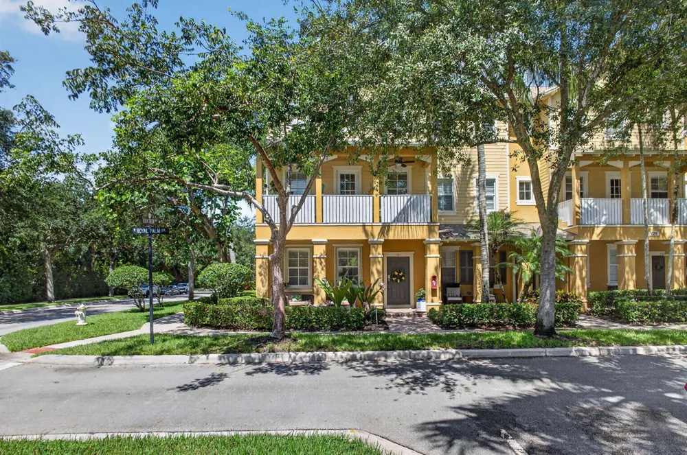 128 W Royal Palm Circle #101 Jupiter, FL 33458
