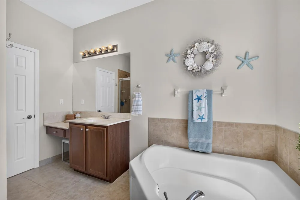 128 W Royal Palm Circle #101 Jupiter, FL 33458