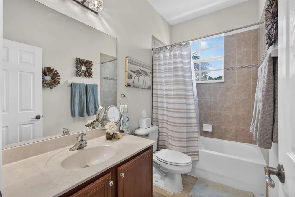128 W Royal Palm Circle #101 Jupiter, FL 33458