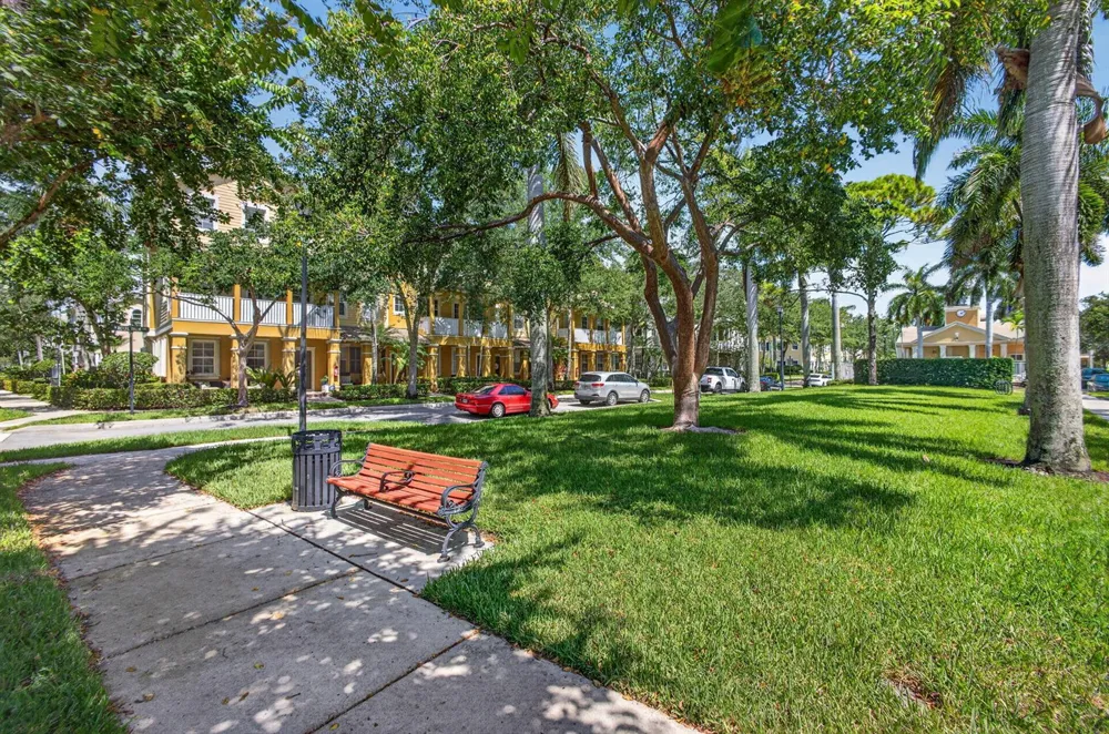 128 W Royal Palm Circle #101 Jupiter, FL 33458