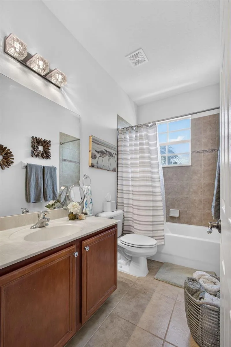 128 W Royal Palm Circle #101 Jupiter, FL 33458