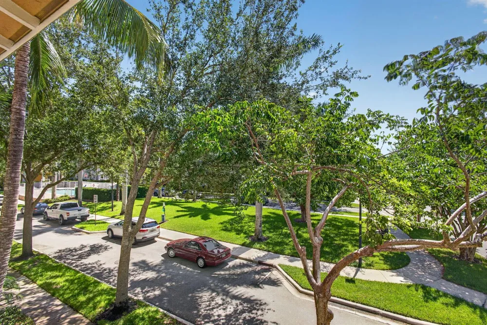 128 W Royal Palm Circle #101 Jupiter, FL 33458