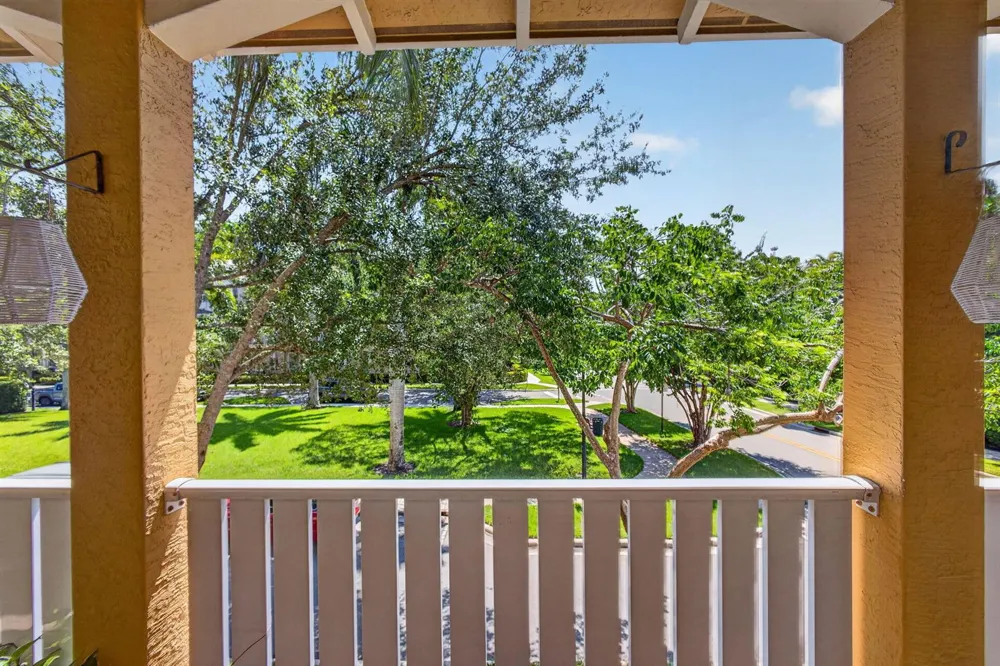 128 W Royal Palm Circle #101 Jupiter, FL 33458
