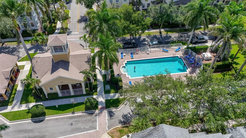 128 W Royal Palm Circle #101 Jupiter, FL 33458