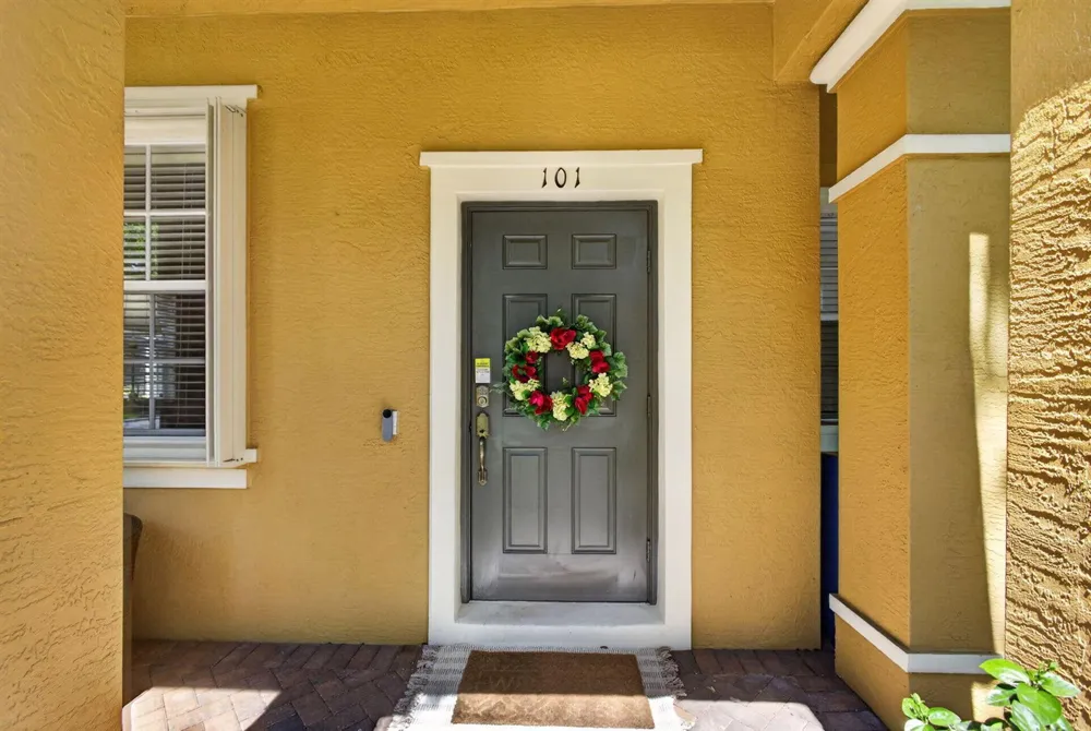 128 W Royal Palm Circle #101 Jupiter, FL 33458