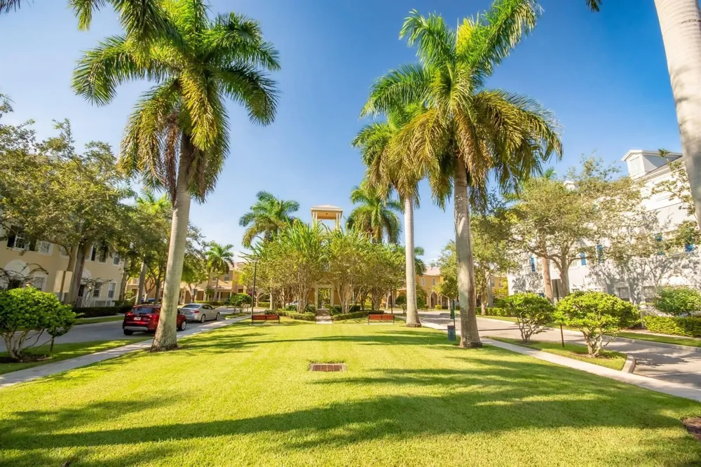 128 W Royal Palm Circle #101 Jupiter, FL 33458
