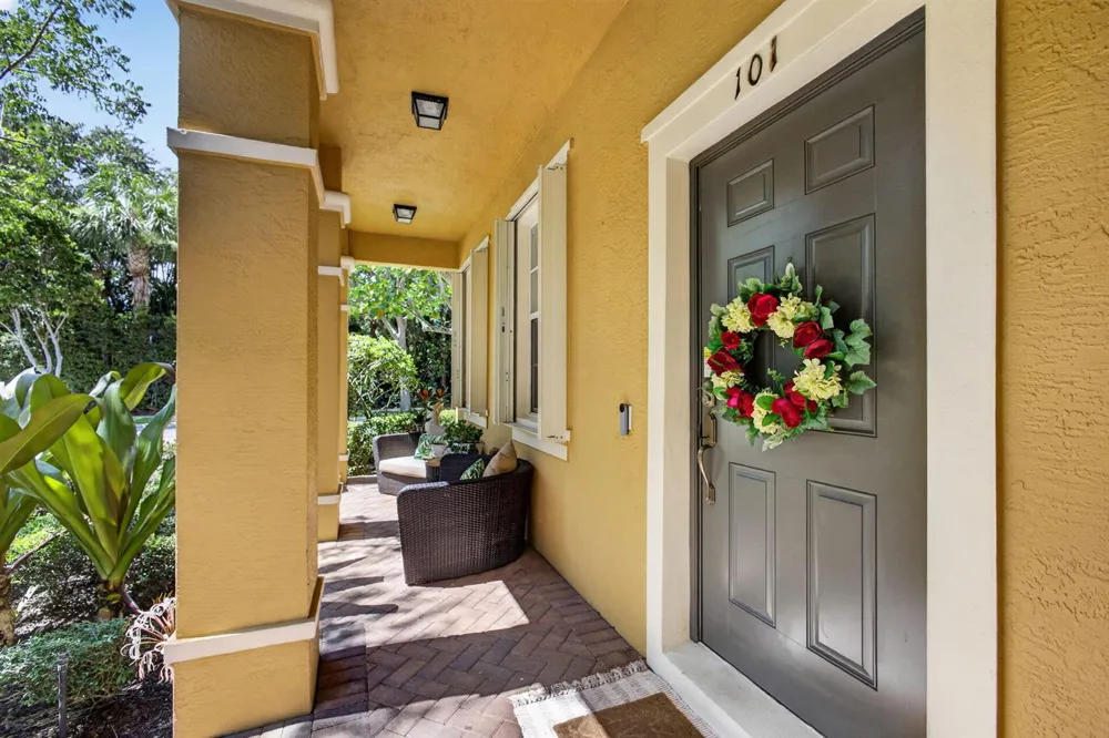 128 W Royal Palm Circle #101 Jupiter, FL 33458