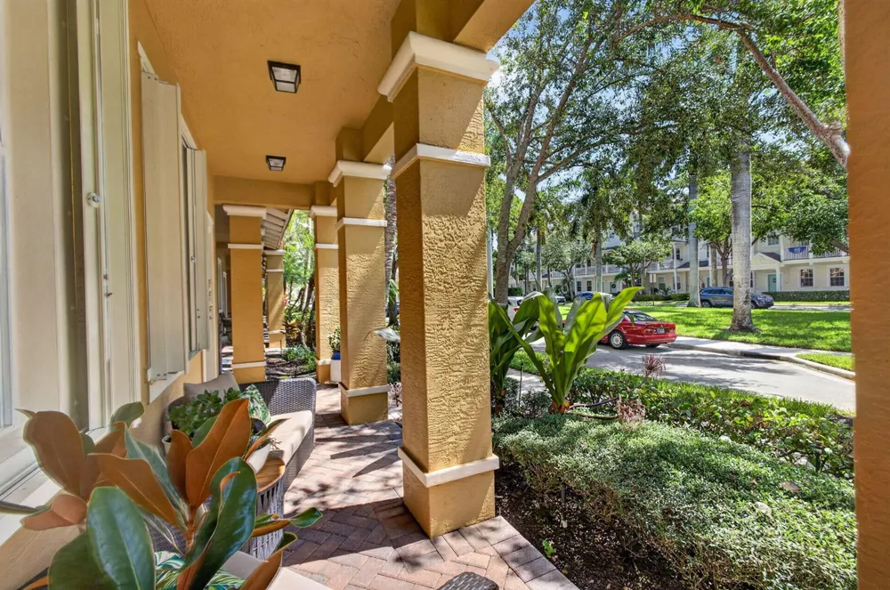 128 W Royal Palm Circle #101 Jupiter, FL 33458