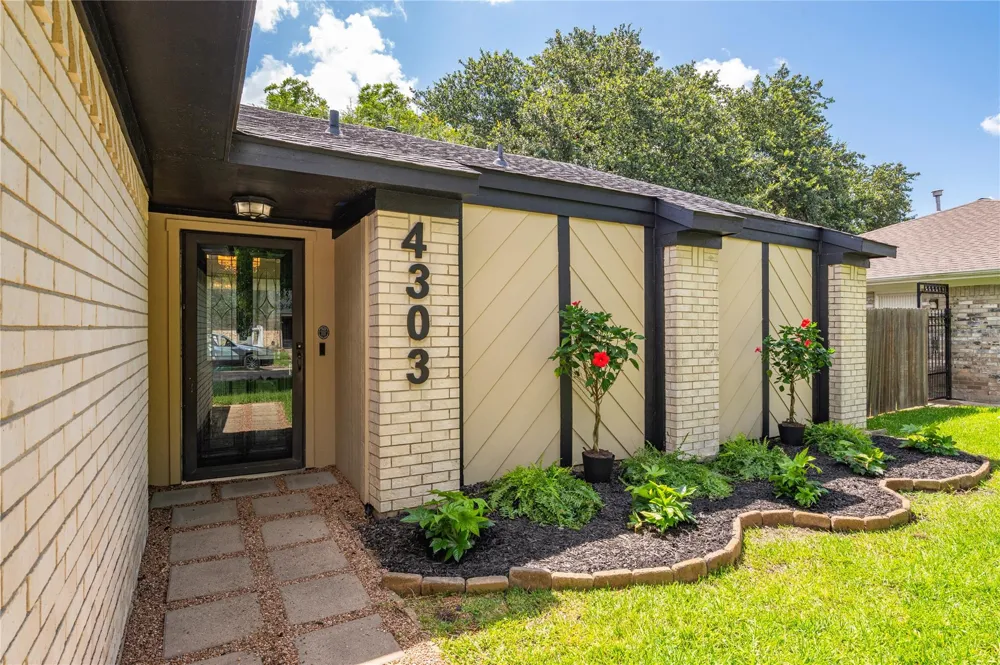 4303 Seneca Street Pasadena, TX 77504