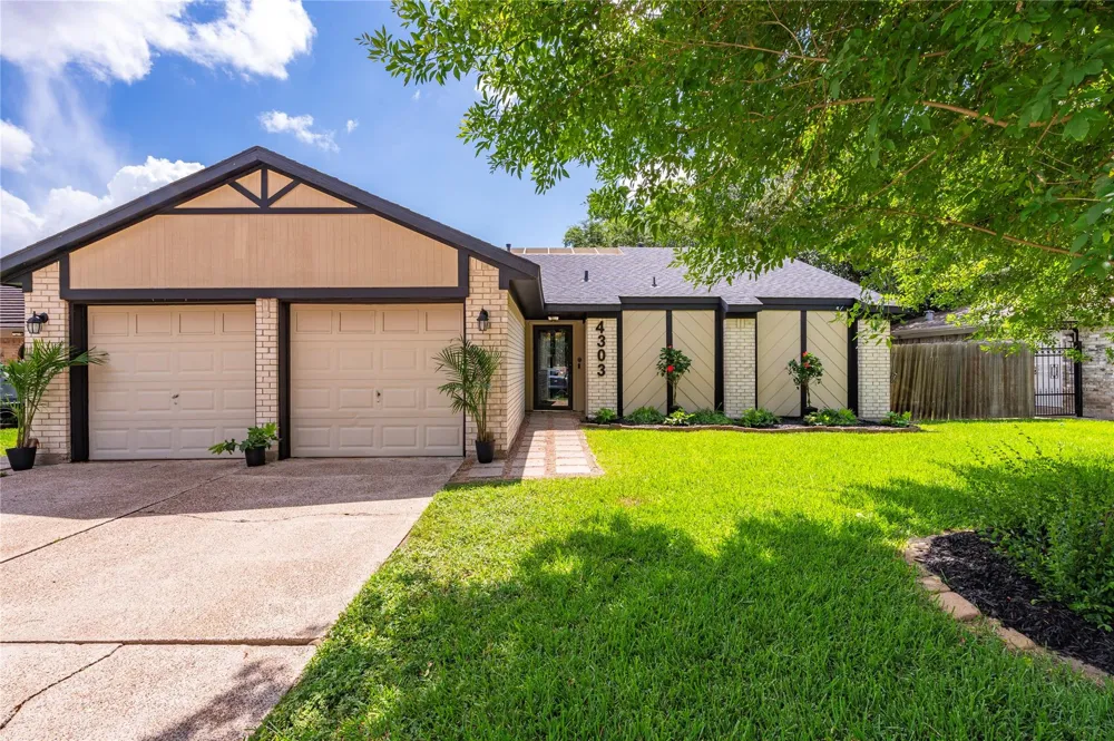 4303 Seneca Street Pasadena, TX 77504
