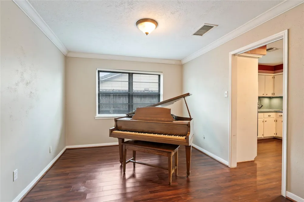4303 Seneca Street Pasadena, TX 77504