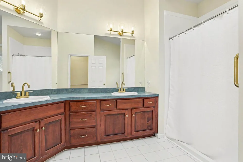 532 WATERSIDE CIR L-0133 Lebanon, PA 17042