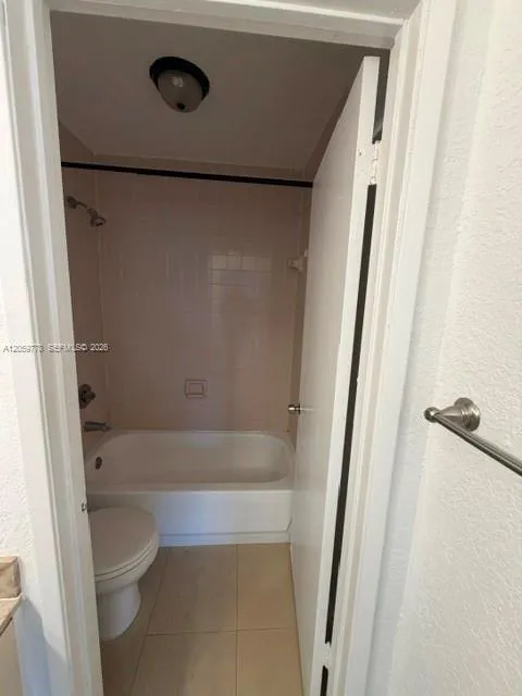 1362 nw 24 avenue #1362 Miami, FL 33125