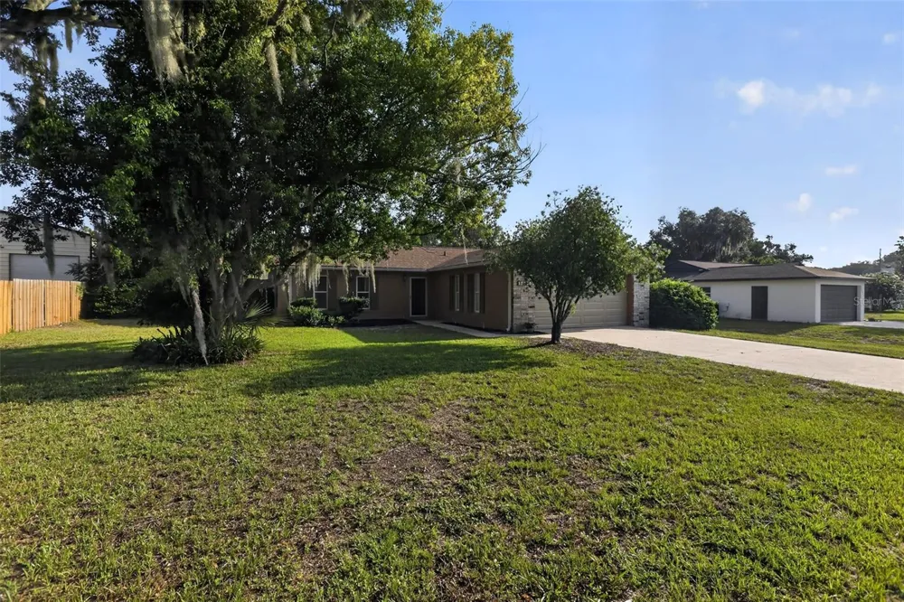13635 BERKSHIRE COURT Grand Island, FL 32735