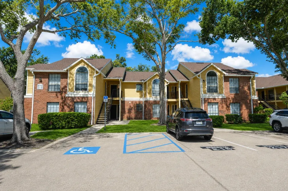 8714 MALLARD RESERVE DRIVE #201 Tampa, FL 33614
